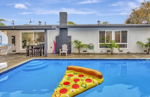 Fullerton House | Stylish 3Br with LUX Amenities and elegant design. 9 Mins to Disneyland & More!