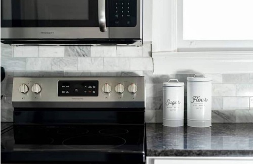 Danville House | Stylish 3King/2Twin -The Heritage House