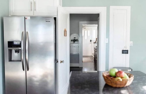 Danville House | Stylish 3King/2Twin -The Heritage House