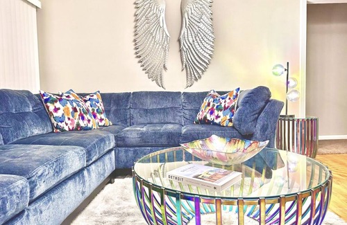 Madison Heights House | Stylish 4 Bdrm with Entertainment Room and Bar by Royal Oak