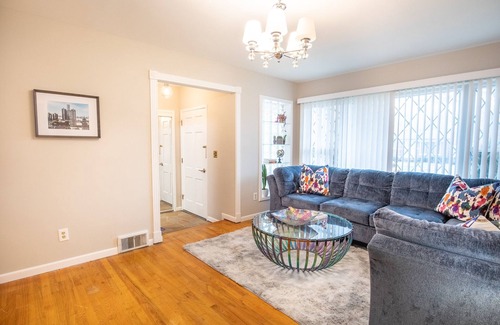 Madison Heights House | Stylish 4 Bdrm with Entertainment Room and Bar by Royal Oak