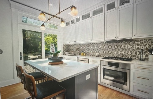 Mill River House | Stylish 4 bed/2.5 bath across coveted Wooster Square.