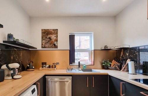 Rusholme House | Stylish 4-Bed Home with On-Street Parking