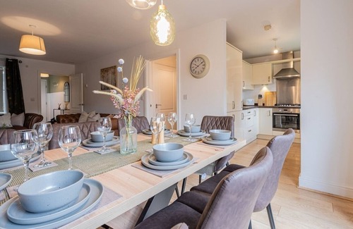 Trafford House | Stylish 4-Bed House in Manchester