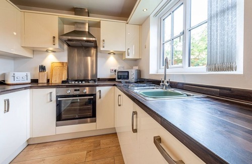 Trafford House | Stylish 4-Bed House in Manchester