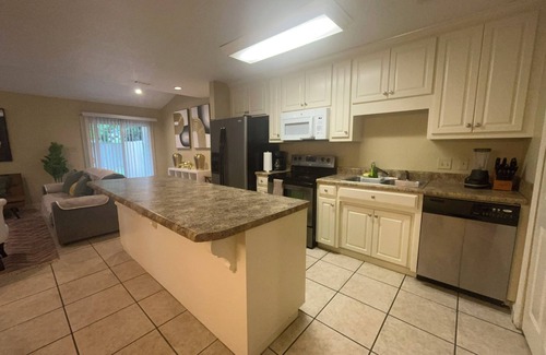 Valdosta House | Stylish 4-bedroom, 3 Bath Townhome in Valdosta