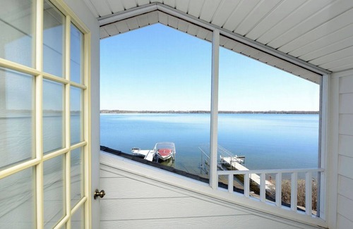Richwood Cabin | Stylish 4-bedroom cabin with AC, WiFi & boat rental available!