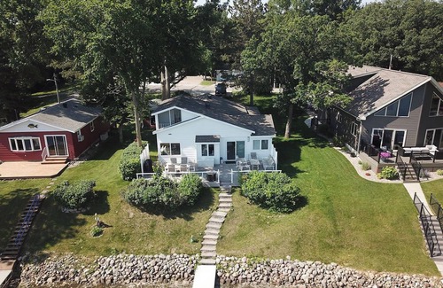 Richwood Cabin | Stylish 4-bedroom cabin with AC, WiFi & boat rental available!