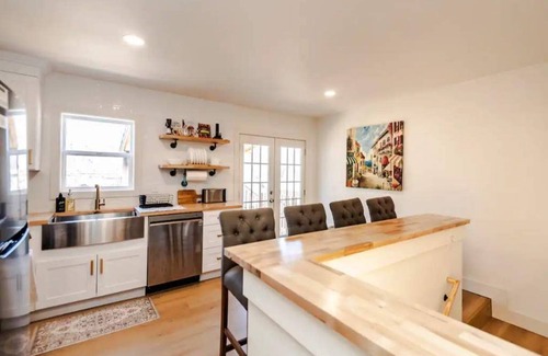 Mehlville House | Stylish 4 Bedroom Family Home Long stays welcome