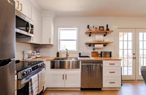 Mehlville House | Stylish 4 Bedroom Family Home Long stays welcome