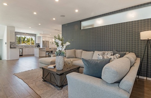 Pico - Robertson House | Stylish 4 bedroom home with a hot tub