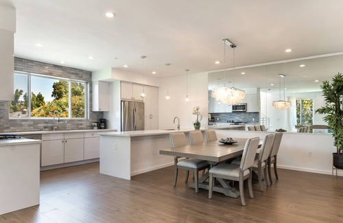 Pico - Robertson House | Stylish 4 bedroom home with a hot tub