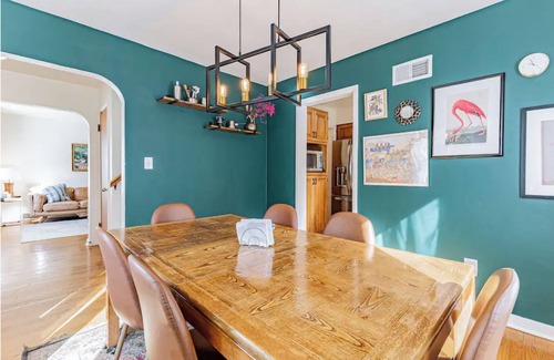Champaign House | Stylish 4 Bedroom Home minutes from Downtown Champaign & Campus