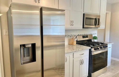 Ridgecrest House | Stylish 4 bedroom House Close to Both the Heart of Bryan and College Station