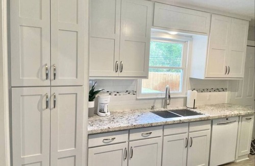 Ridgecrest House | Stylish 4 bedroom House Close to Both the Heart of Bryan and College Station