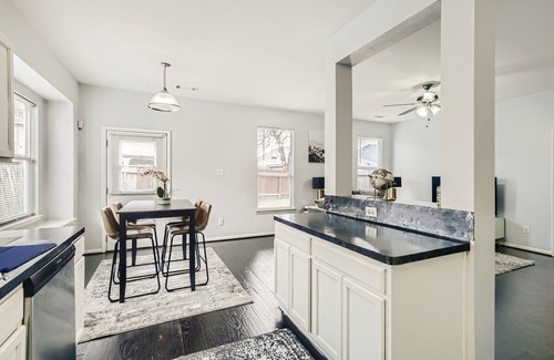 Barker House | Stylish 4 Bedrooms 3 Full Baths