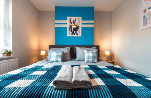 Southampton House | Stylish 4 Bedrooms-Sleeps 8-Long Term Disc-Driveway