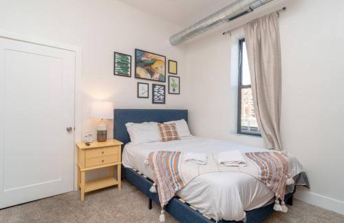 Near South Side Apartment | Stylish 420 Friendly 3BR Chicago Getaway with Optional Parking Near McCormick Place, Grant Park & Soldier Field
