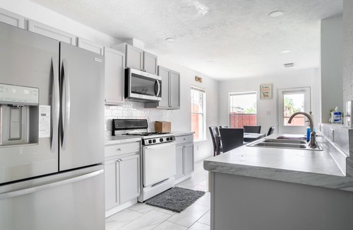 Clodine House | Stylish 4BR 2.5BA | Haven in Houston by RedAwning