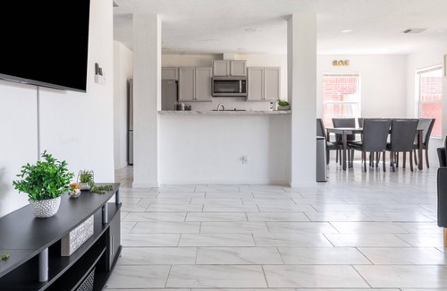 Clodine House | Stylish 4BR 2.5BA | Haven in Houston by RedAwning