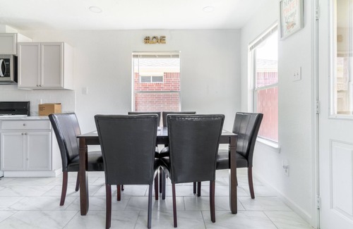 Clodine House | Stylish 4BR 2.5BA | Haven in Houston by RedAwning