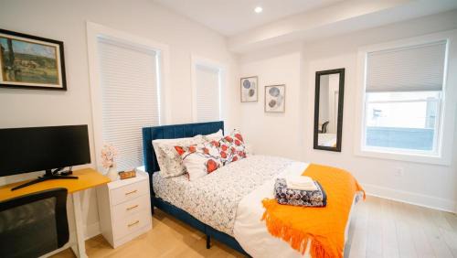 Park View Villa | Stylish 4BR 4BA Rooftop Deck & Private Parking!