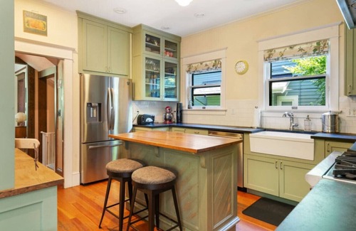 Belmont Apartment | Stylish 4BR Belmont Haven w/Saltwater hot tub!