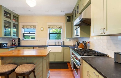 Belmont Apartment | Stylish 4BR Belmont Haven w/Saltwater hot tub!