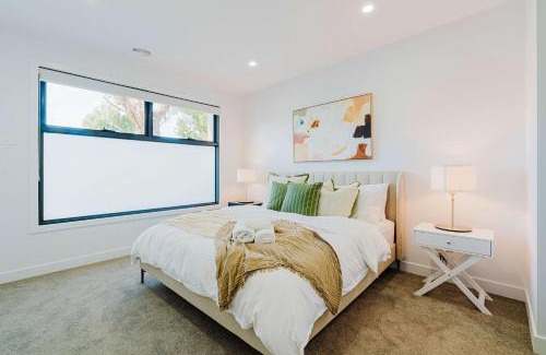 Box Hill North House | Stylish 4BR Family Townhouse with Private Courtyard