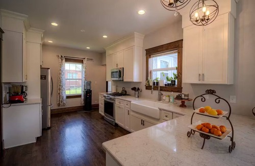 Manhattan House | Stylish 4BR Home Relaxing Manhattan, IL Retreat