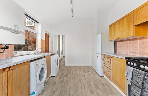 Loughborough House | Stylish 5 bed in Central Loughborough - Games Room