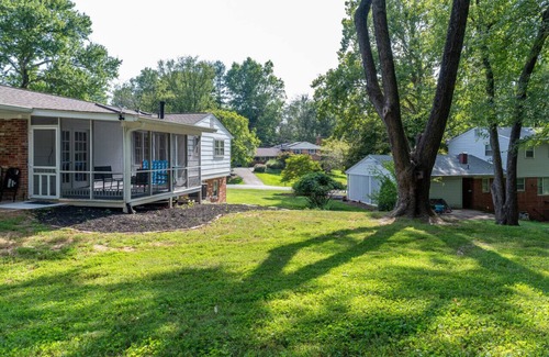 Colesville House | Stylish 5 Bed Silver Spring Haven- Vibrant & Sleek