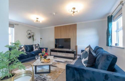 Cheltenham House | Stylish 5 Bedroom 4 Bathroom Townhouse