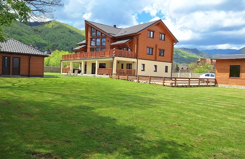 Bran Ski Chalet | Stylish 5-Bedroom Chalet in Beautiful Bran Near Dracula Castle