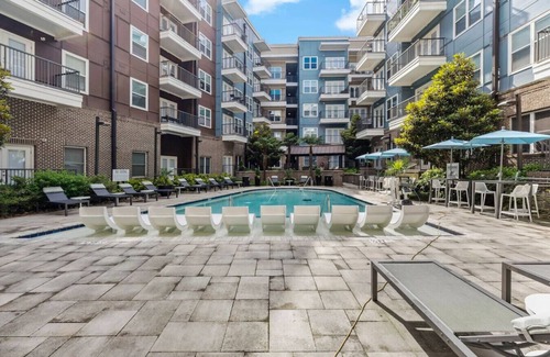 Charlotte Apartment | Stylish| 5 Min to DT| Parking, Gym & W/D| Sleeps 6