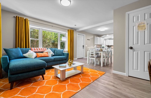 Westside Norwich Apartment | Stylish, 5 Queen Beds, 2.1Mi To Mohegan