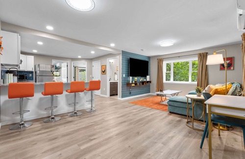 Westside Norwich Apartment | Stylish, 5 Queen Beds, 2.1Mi To Mohegan