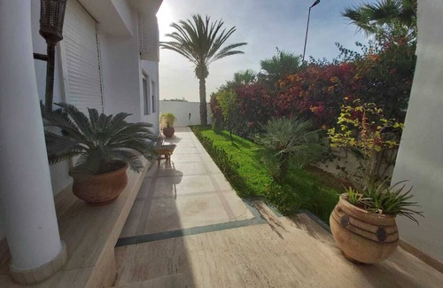 Cite Charaf Villa | Stylish 6 BRs Villa with pool H62050