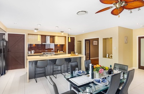Stretton House | Stylish 6BR Family-friendly House @ Stretton