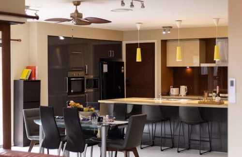 Stretton House | Stylish 6BR Family-friendly House @ Stretton