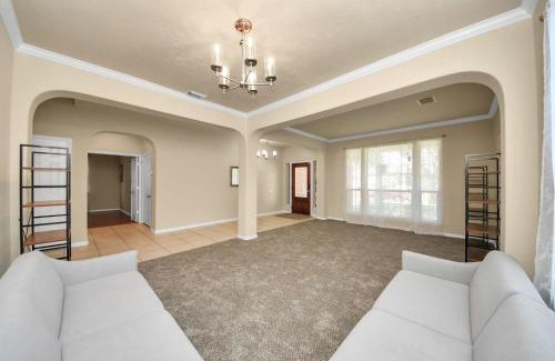 Fresno House | Stylish 6BR Retreat, Pool and Lake Trail, Sleeps 14