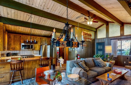 Crestline Ski Chalet | Stylish '70s-era chalet