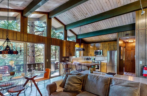 Crestline Ski Chalet | Stylish '70s-era chalet