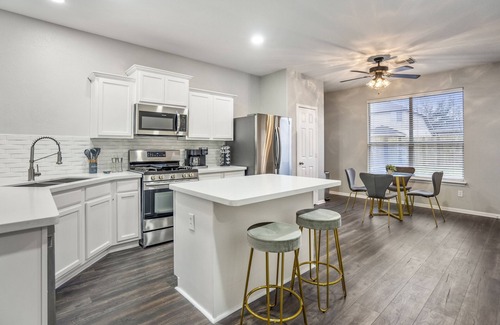 Spring House | Stylish 8-Guest Getaway with Fire Pit & Modern Comforts