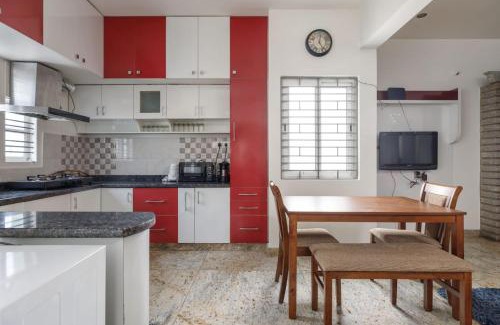 Rajajinagar Apartment | Stylish AC Home close to Brigade Sheraton-IISC-NU Hospital