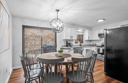 Wexford House | Stylish & Accessible 6Bd Home in Wexford/Pittsburg