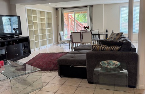 Richmond Hill Apartment | Stylish & Airy Home with Separate Entrances