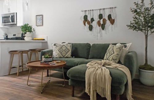 Willmore Apartment | Stylish All-New Apartment Near Beach, Downtown Fast WiFi & Pet Friendly