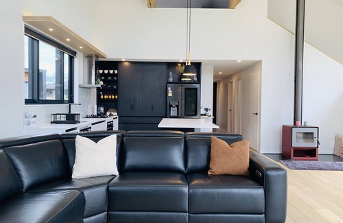 Kingston House | Stylish Alpine house in Kingston.