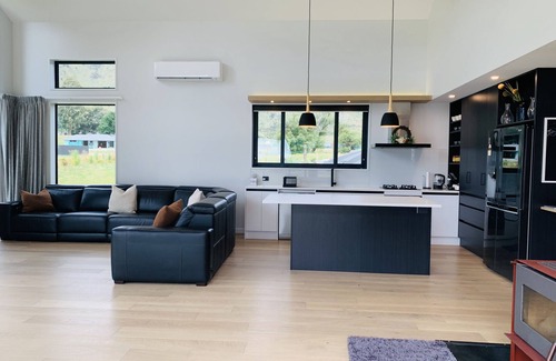 Kingston House | Stylish Alpine house in Kingston.